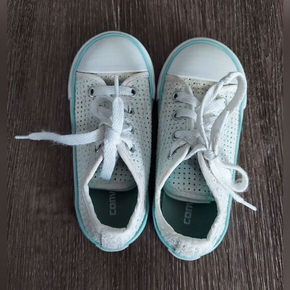 Converse Perforated Low Top Sneaker Size 9 - Picture 6 of 8